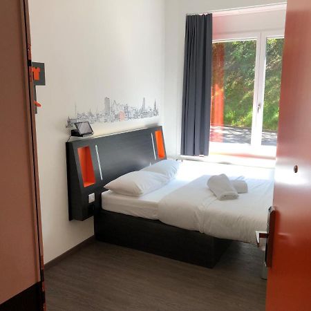 Easyhotel Zurich West Ngoại thất bức ảnh